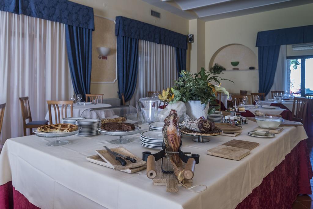 Hotel Villa Del Cardinale Norma Eksteriør bilde